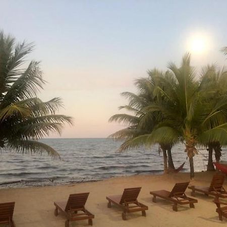 The White Horse Inn - Hopkins Village Beach Belize Eksteriør bilde
