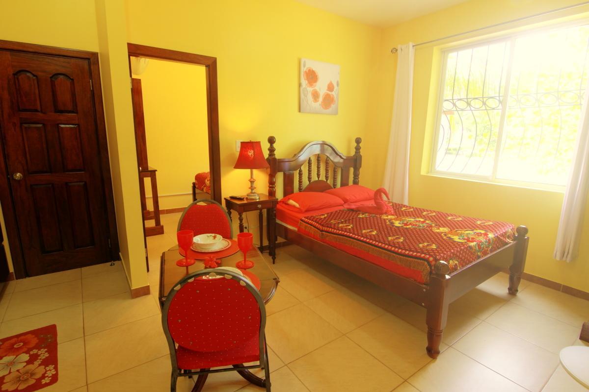 The White Horse Inn - Hopkins Village Beach Belize Eksteriør bilde