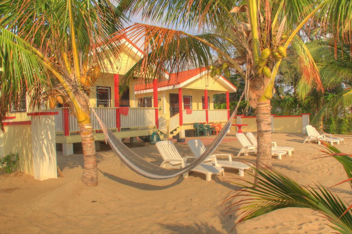 The White Horse Inn - Hopkins Village Beach Belize Eksteriør bilde