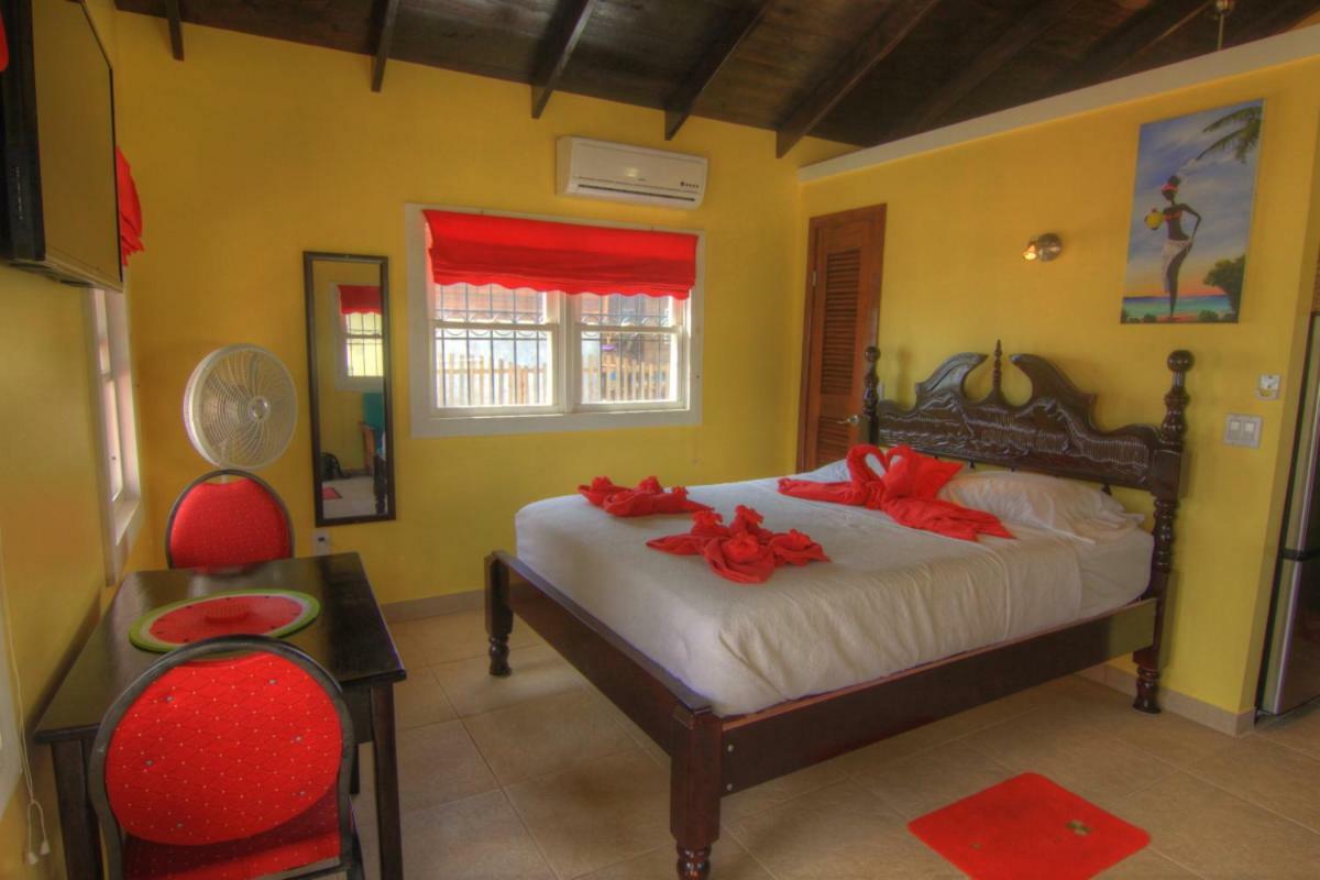The White Horse Inn - Hopkins Village Beach Belize Eksteriør bilde