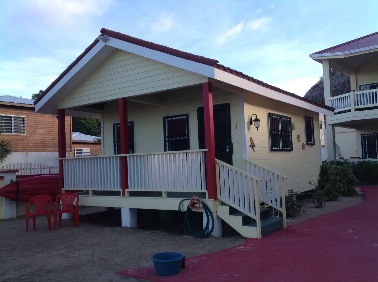 The White Horse Inn - Hopkins Village Beach Belize Eksteriør bilde